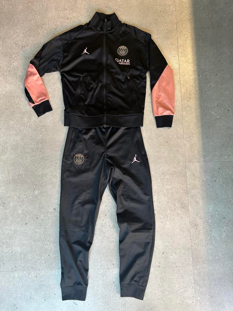Nike PSG Paris Saint Germain Trainingspak Maat L (147-158cm), Ophalen of Verzenden, Zo goed als nieuw, Jongen of Meisje, Sport- of Zwemkleding