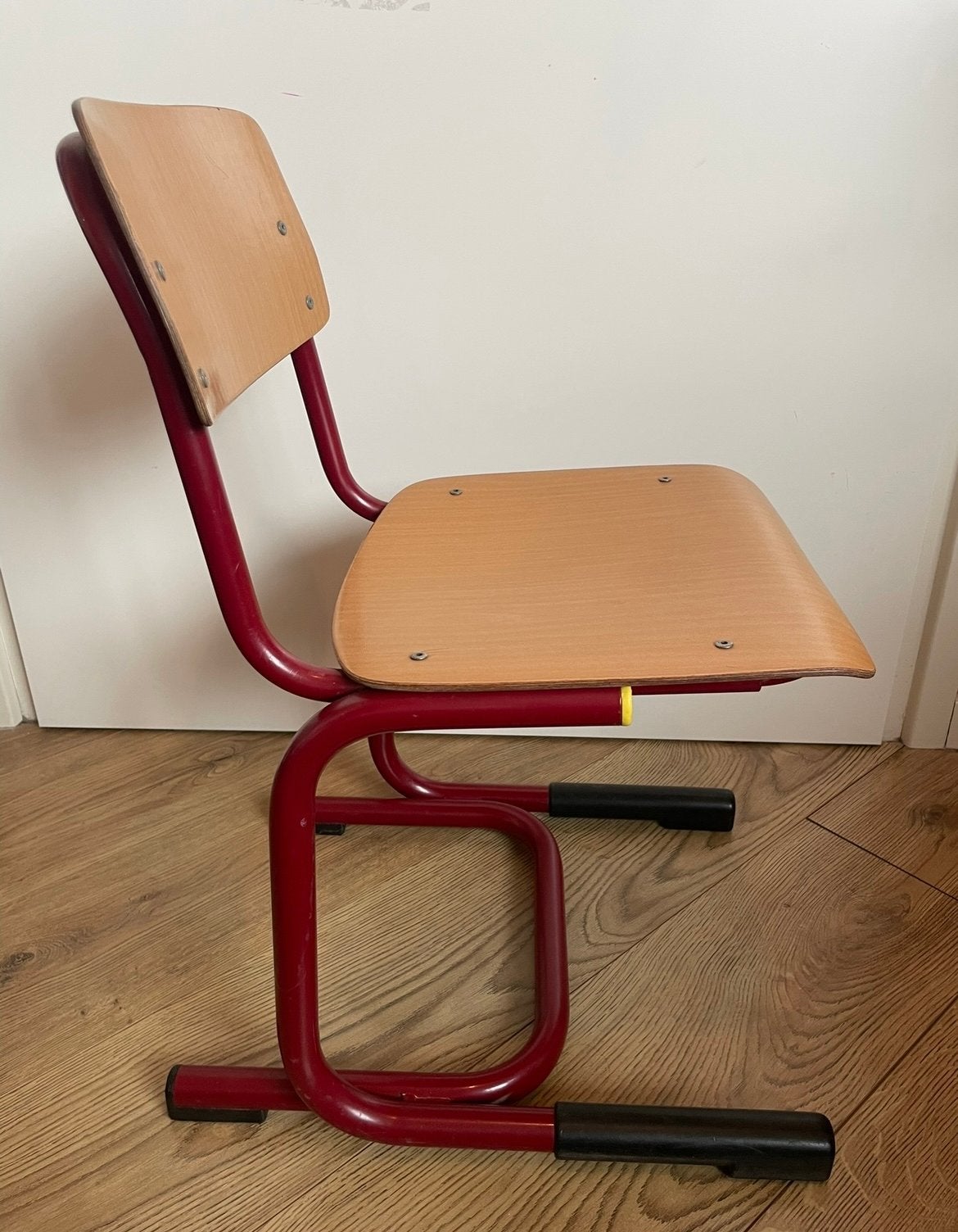 Schoolstoeltje, Huis en Inrichting, Stoelen, Ophalen, Gebruikt, Eén, Rood