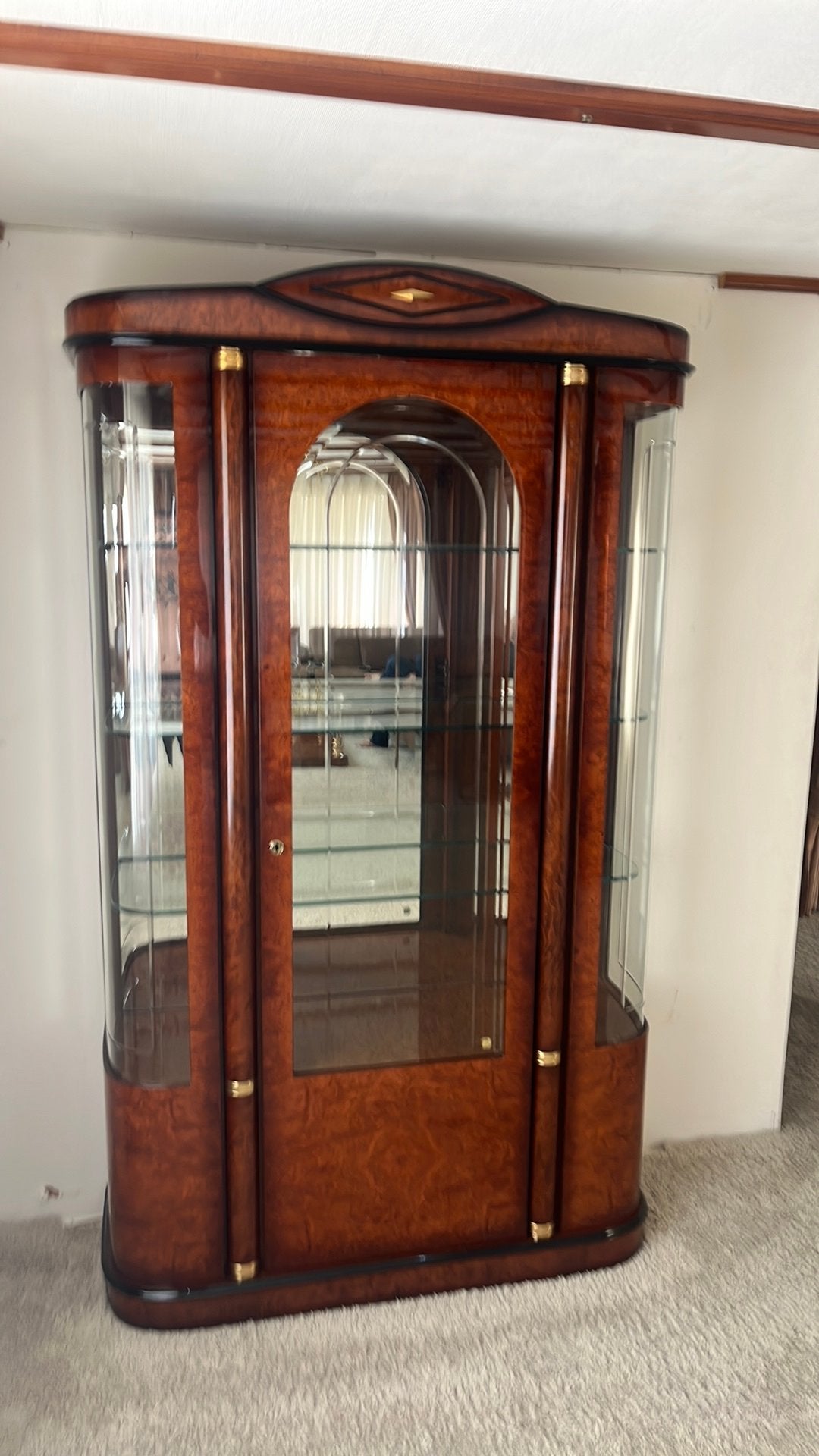 Luxe vitrinekast met glazen deuren en planken, Ophalen, Gebruikt, 50 tot 100 cm, 150 tot 200 cm