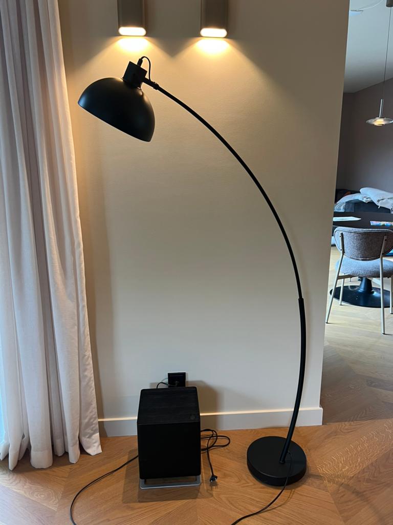 Zwarte vloerklamp met goud, Huis en Inrichting, Lampen | Vloerlampen, Ophalen, Overige materialen, 100 tot 150 cm