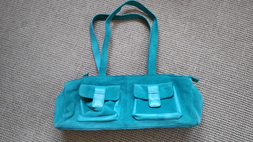 Turquoise suède leren hand/schoudertas, blokbodem, 35x9x16cm, Sieraden, Tassen en Uiterlijk, Tassen | Damestassen, Zo goed als nieuw
