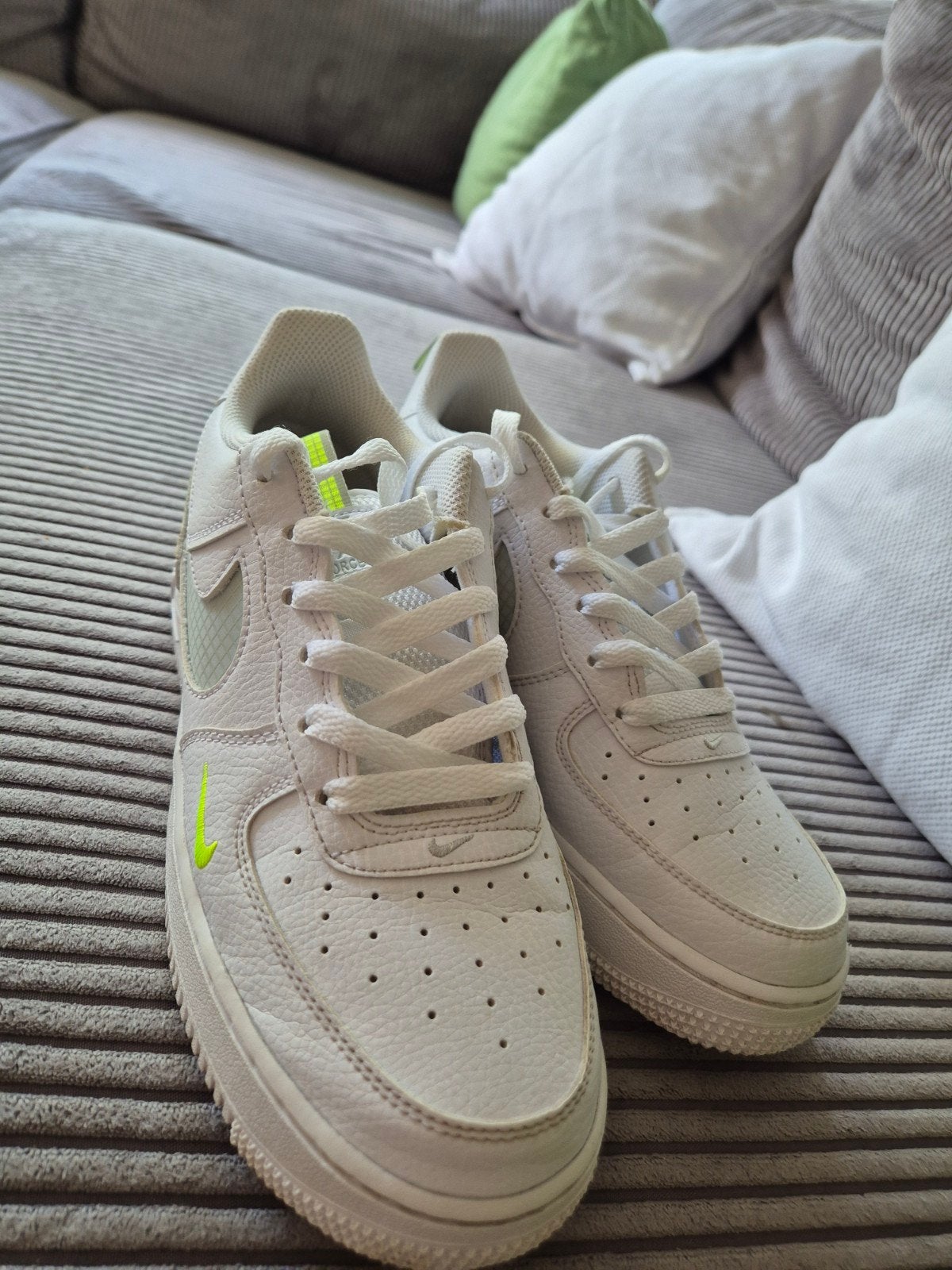 Nike Air Force 1 LV8 (GS) Wit/Grijs/Limegroen - Maat 39, Wit, Nike, Ophalen of Verzenden, Zo goed als nieuw