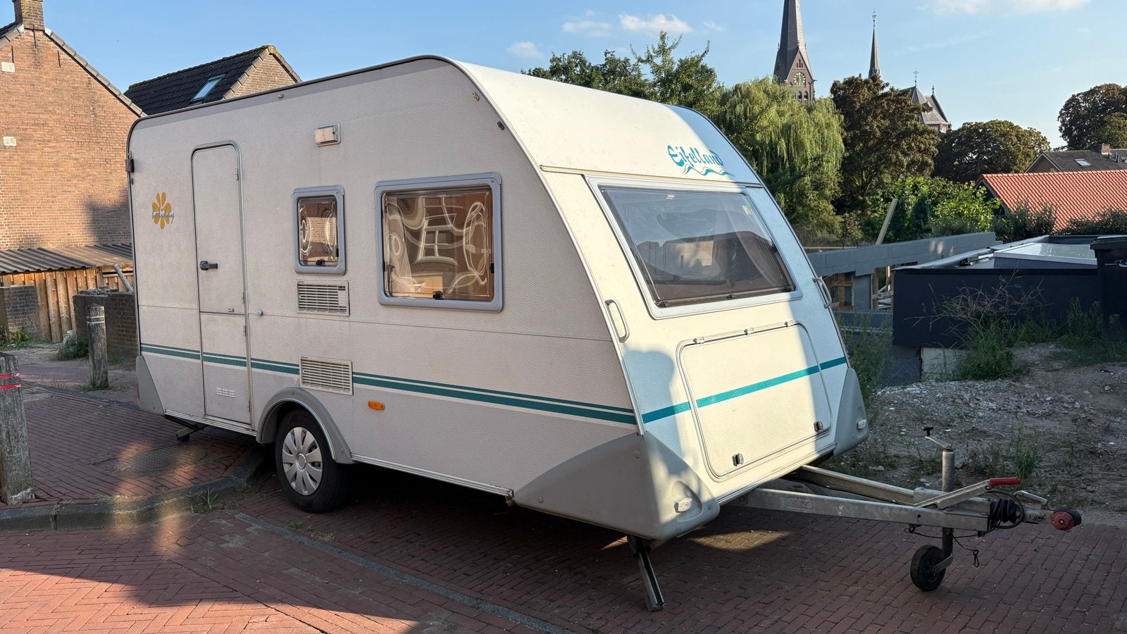 Eifelland Holiday 395 TK Caravan met stapelbed en voortent, Caravans en Kamperen, Stapelbed, Rondzit, Koelkast, 500 - 750 kg