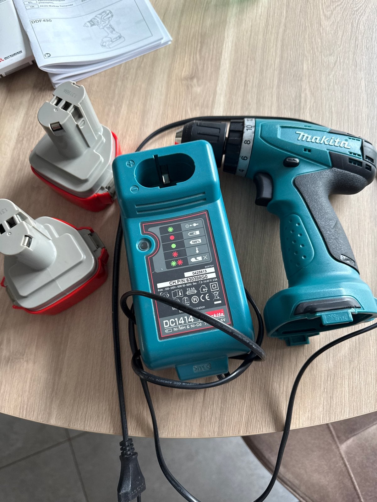 Makita 6271D Schroefmachine (2 accus zijn beperkt), Ophalen, Gebruikt, Variabele snelheid, Boor- en Schroefmachine