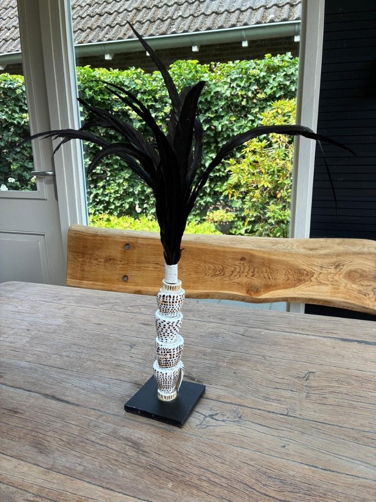 Schelpentoren met veren, Huis en Inrichting, Woonaccessoires | Kransen, Ophalen of Verzenden, Zo goed als nieuw, Schelpendecoratie