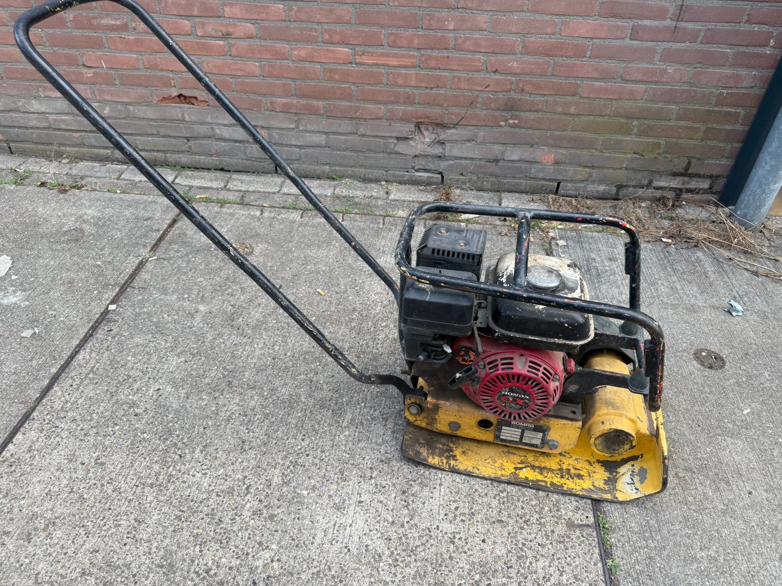 Goedlopende bomag trilplaat honda motor, Ophalen, Zo goed als nieuw