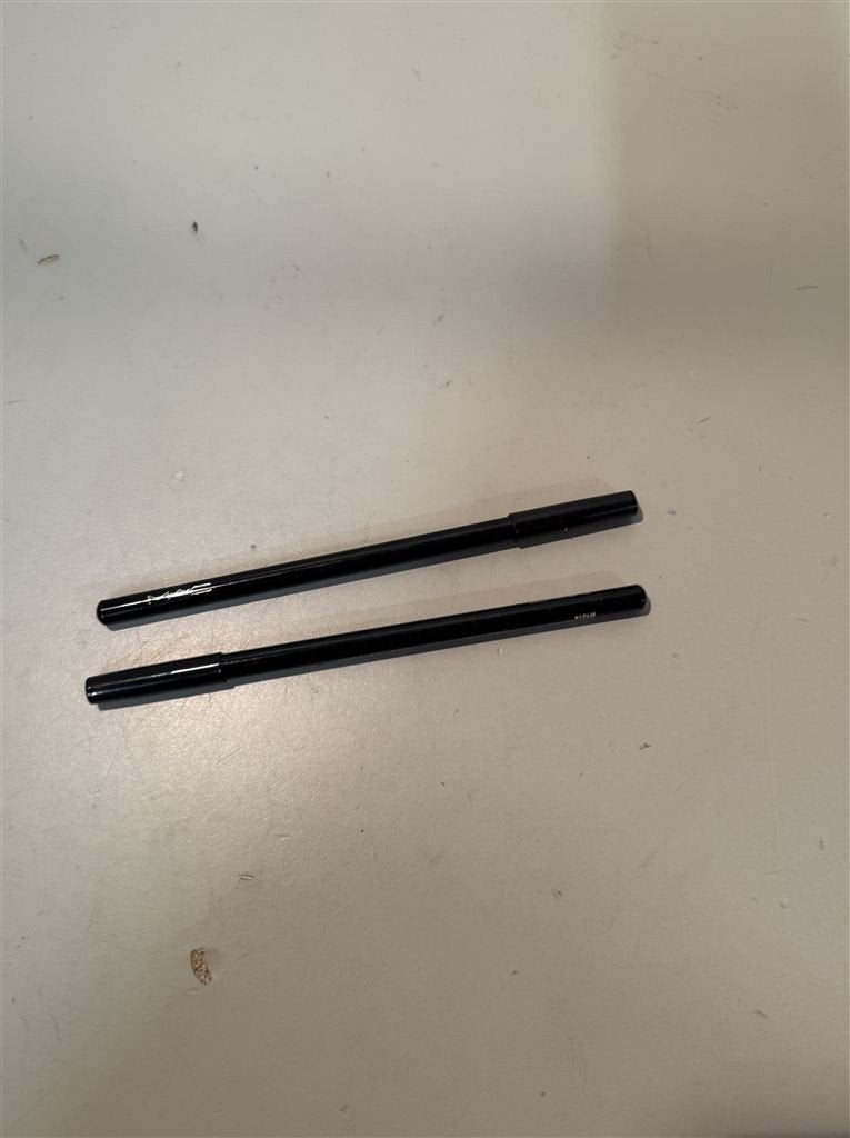 Mac impeccable eyeliner - brow pencil - twee stuks, Ophalen of Verzenden, Nieuw, Zwart, Handen en Nagels