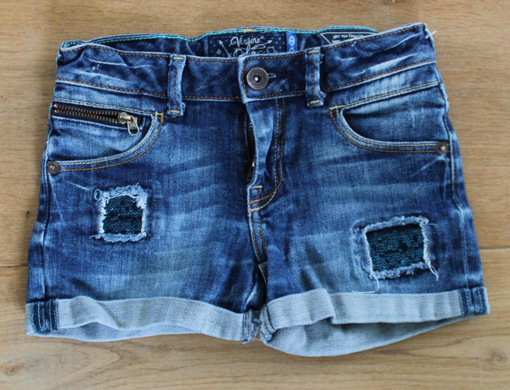 Denim short van Vingino maat 7, Kinderen en Baby's, Kinderkleding | Maat 122, Broek, Gebruikt, Meisje, Ophalen of Verzenden