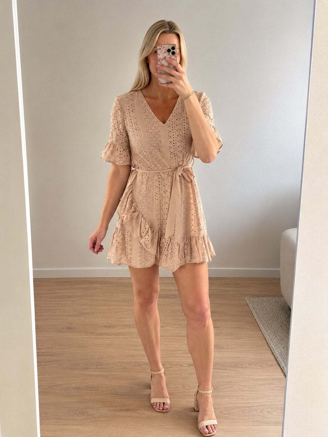 Beige broderie zomerjurk van Lilie Rose Paris, Ophalen of Verzenden, Nieuw, Maat 38/40 (M), Beige