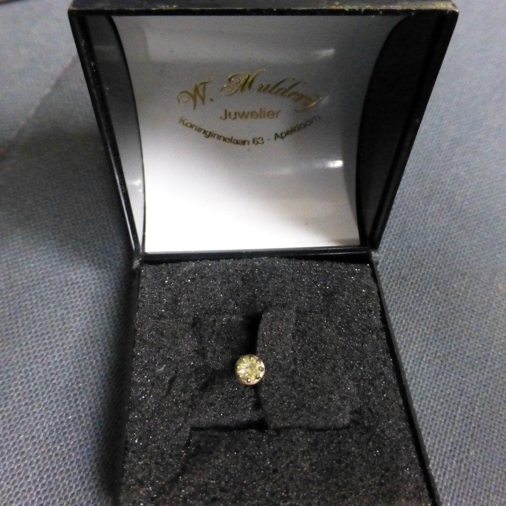 Brijlante oorbel, Gebruikt, Overige kleuren, Ophalen of Verzenden, Met edelsteen