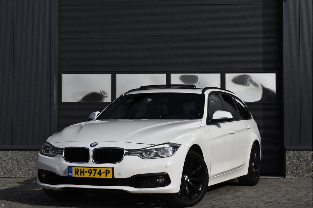 BMW 3 Serie Touring 318i Corporate Lease High Executive Pano, Automaat, Gebruikt, 1465 kg, Wit