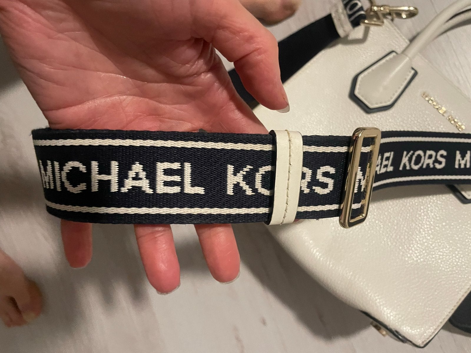 Michael Kors Handtas Wit met Donkerblauwe Band, Ophalen, Zo goed als nieuw, Wit, Handtas