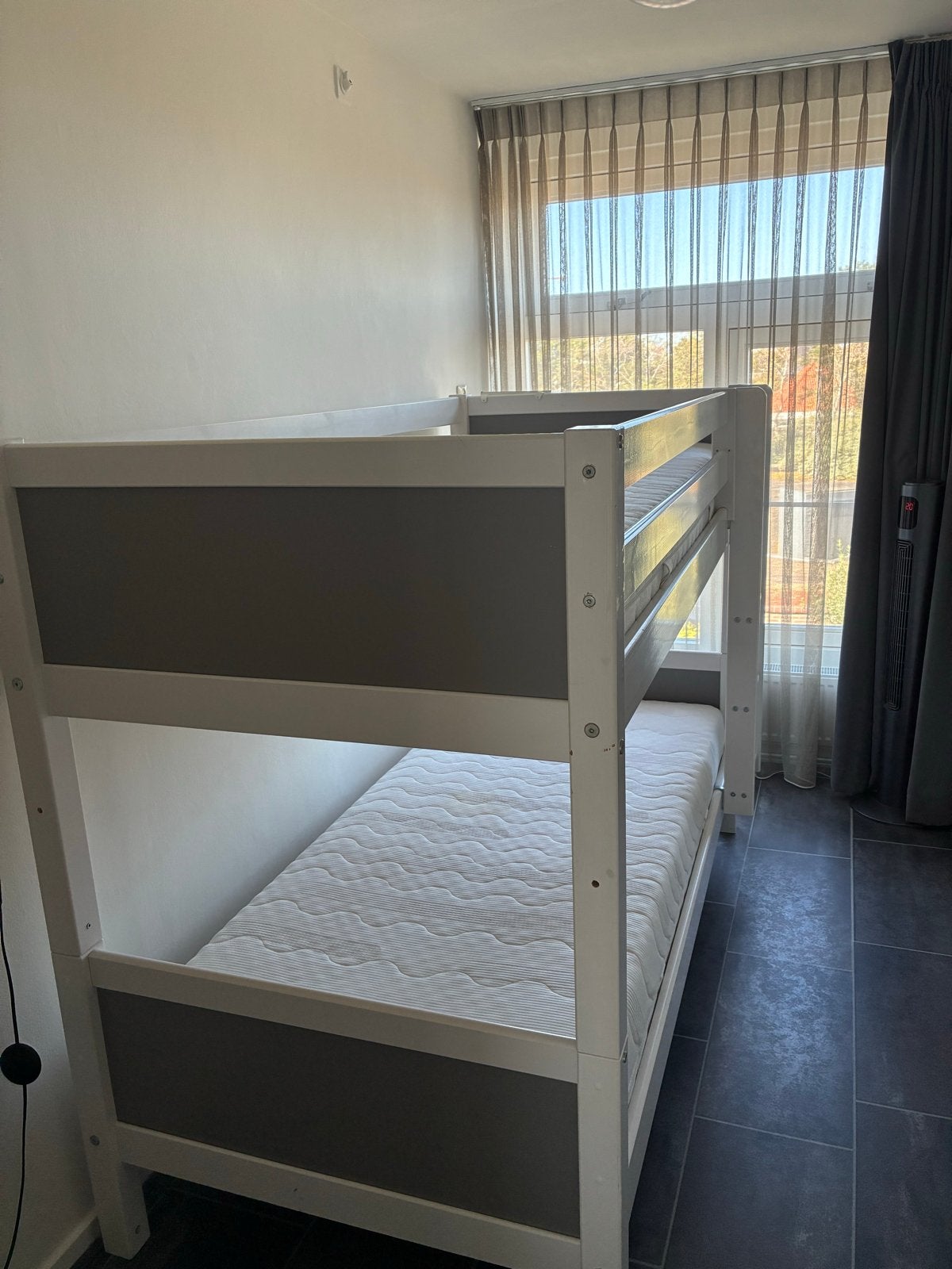 Wit Stapelbed .2 matrassen - 1.50m hoog, 2.10m lang, Ophalen, Eenpersoons, 210 cm, Minder dan 160 cm