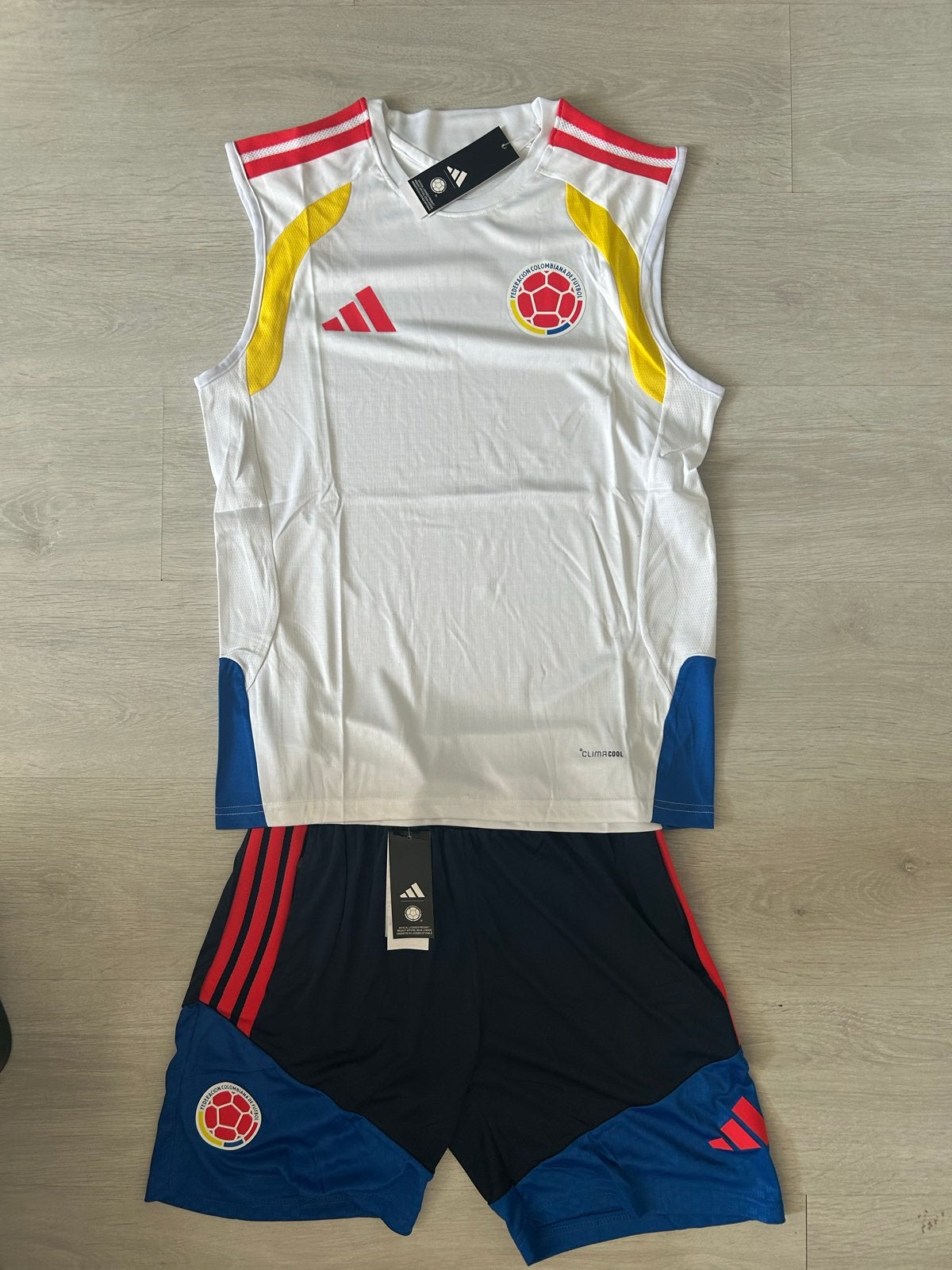 Colombia trainingstenue mouwloos - Maten M t/m XXL, Sport en Fitness, Maat M, Ophalen of Verzenden, Nieuw, Set