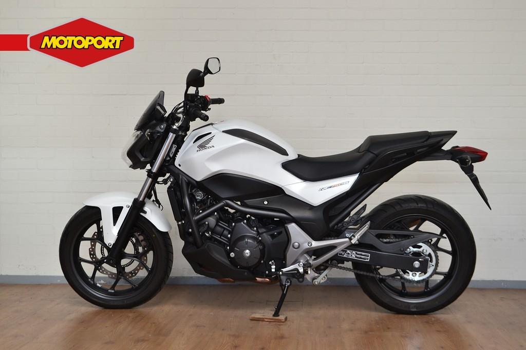 Honda NC 750 S (bj 2015), Dorneveld 180-184
B-1731  Zellik, BE, Honda Motor Europe, Bedrijf, Hlcbepccnl@honda-eu.com