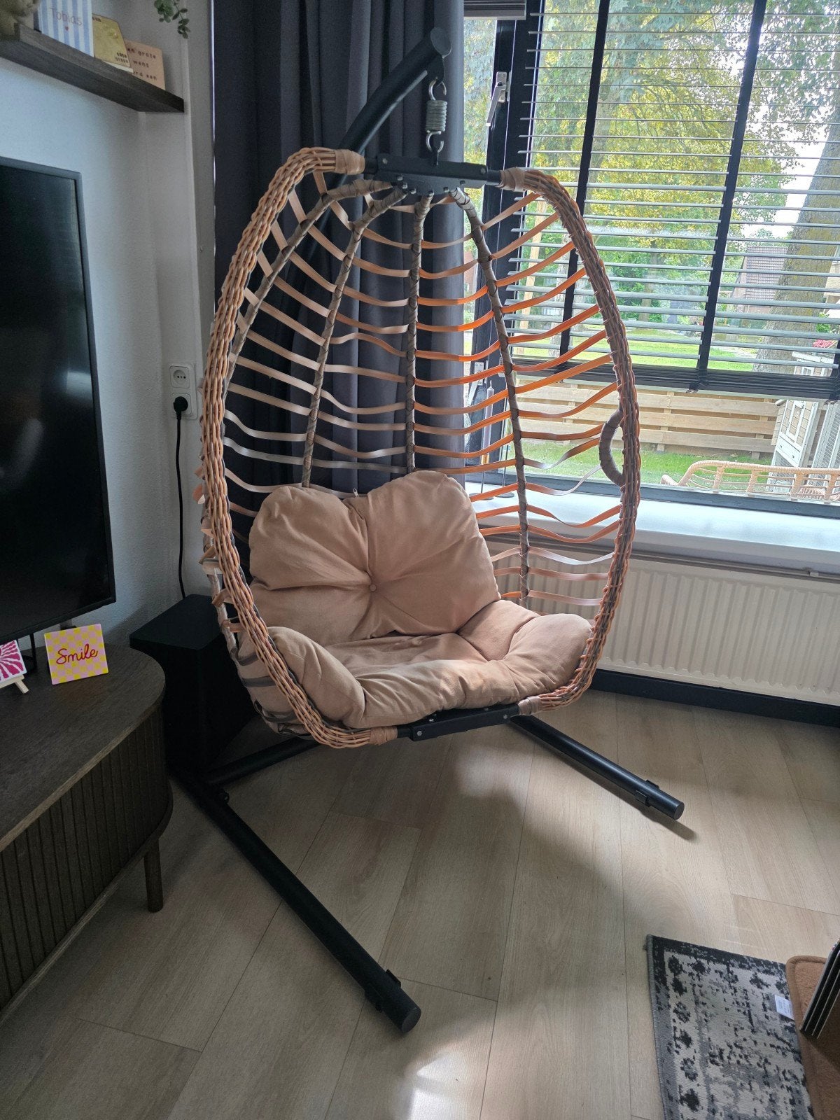 Hangstoel goede staat, Huis en Inrichting, Stoelen, Ophalen, Kunststof, Zwart, Zo goed als nieuw