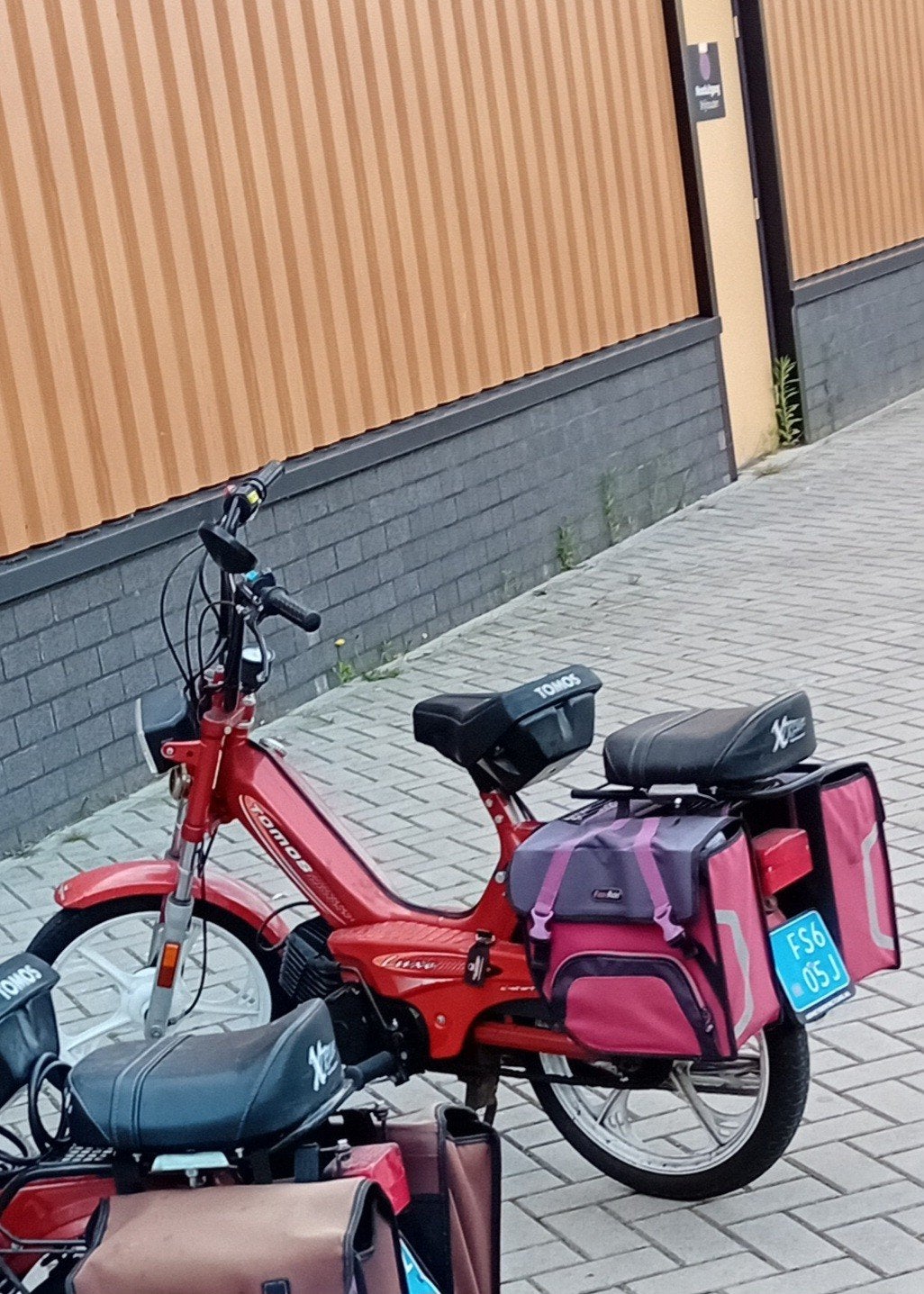 Tomos fietstassen en buddyseat, Ophalen, Zadel