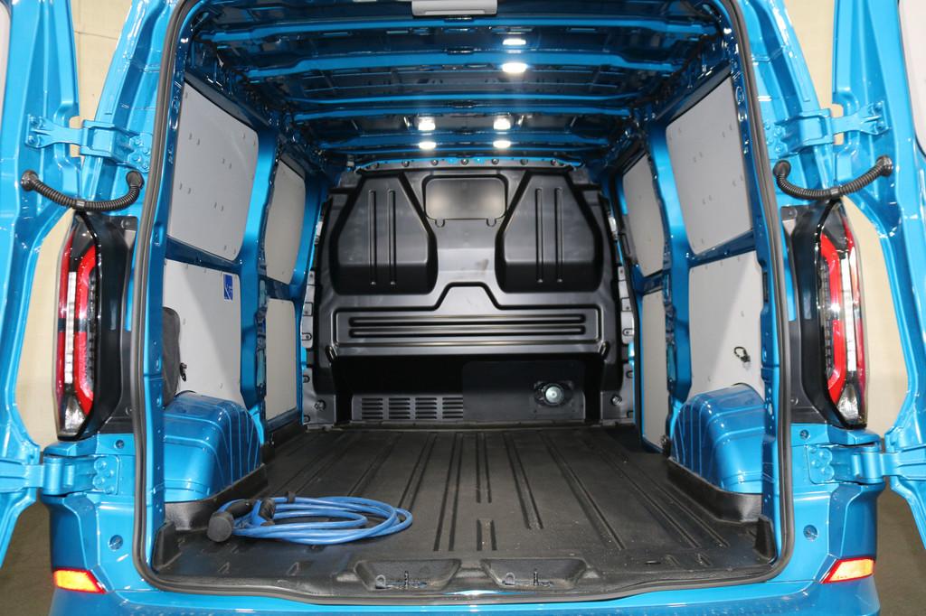 Ford E-Transit Custom 340 L2 H1 Limited 218pk 65 kWh Matrix, Auto's, Automaat, Gebruikt, Ford, 2300 kg