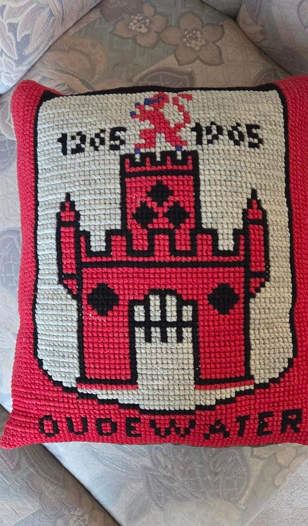 Wapen Oudewater geborduurd kussen, Ophalen of Verzenden, Vierkant
