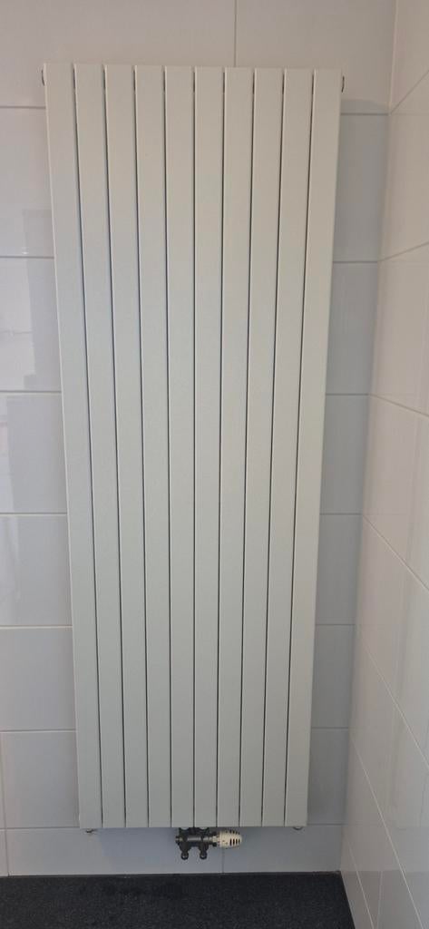 Decorradiator met onderblok en thermostaat, Ophalen