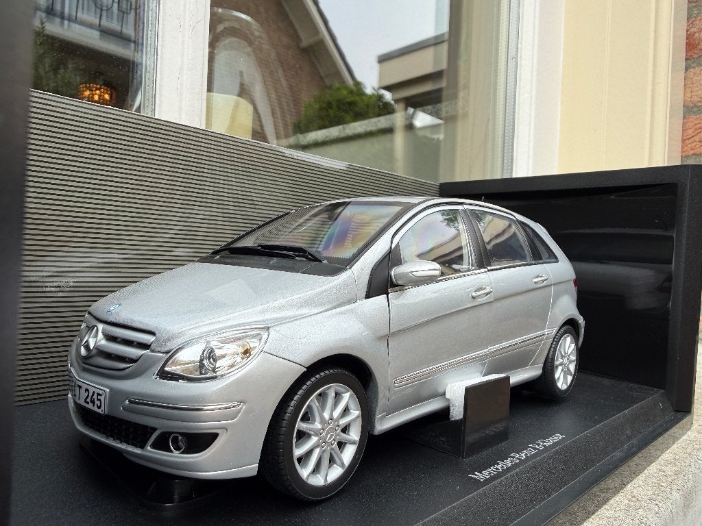 1:18 Mercedes Benz B-Klasse W245 zilver 2005 Kyosho, Hobby en Vrije tijd, Modelauto's | 1:18, Kyosho, Auto, Nieuw, Ophalen of Verzenden