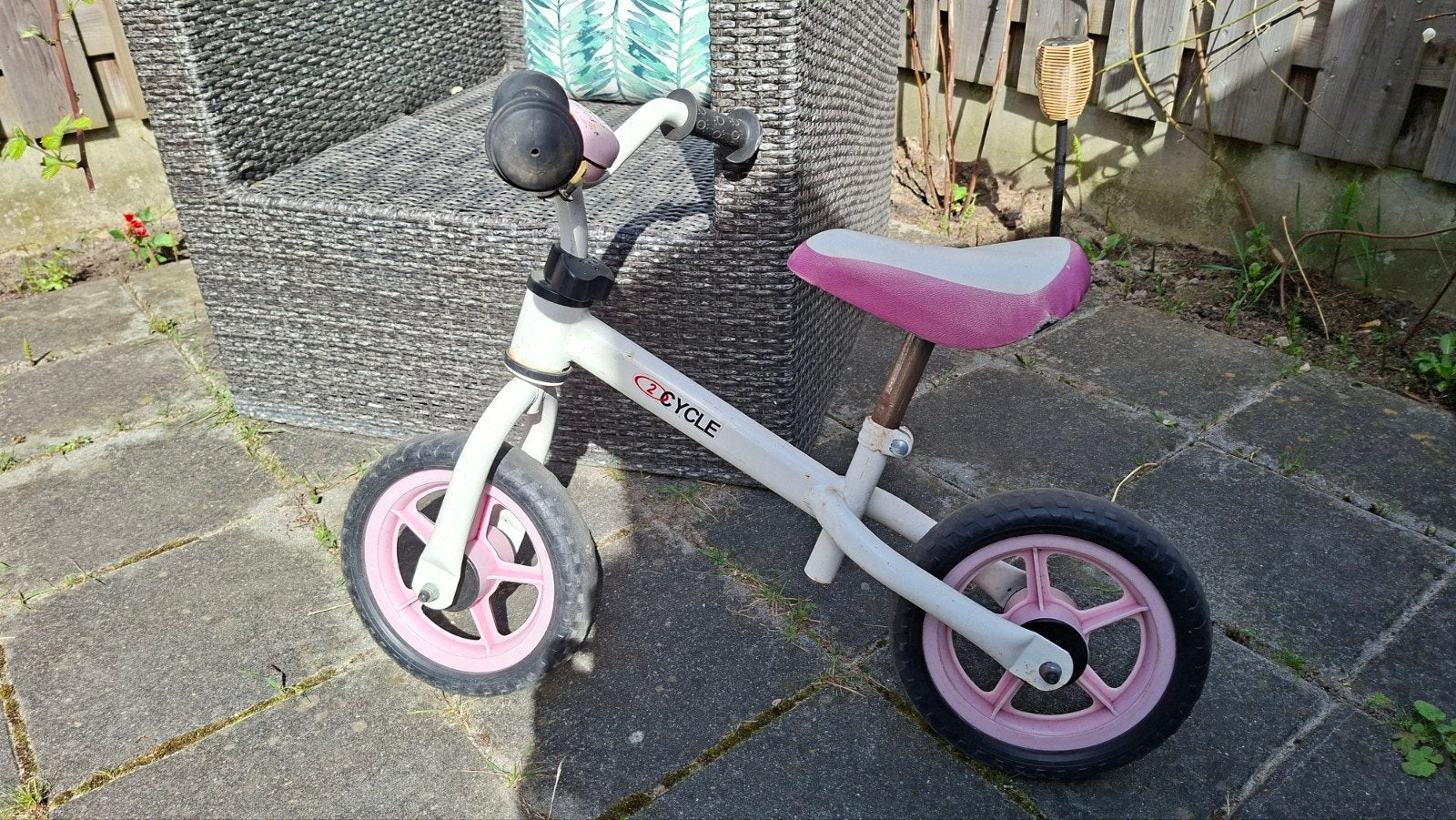 Meisjes loopfiets wit met roze, Ophalen, Gebruikt, Loopfiets