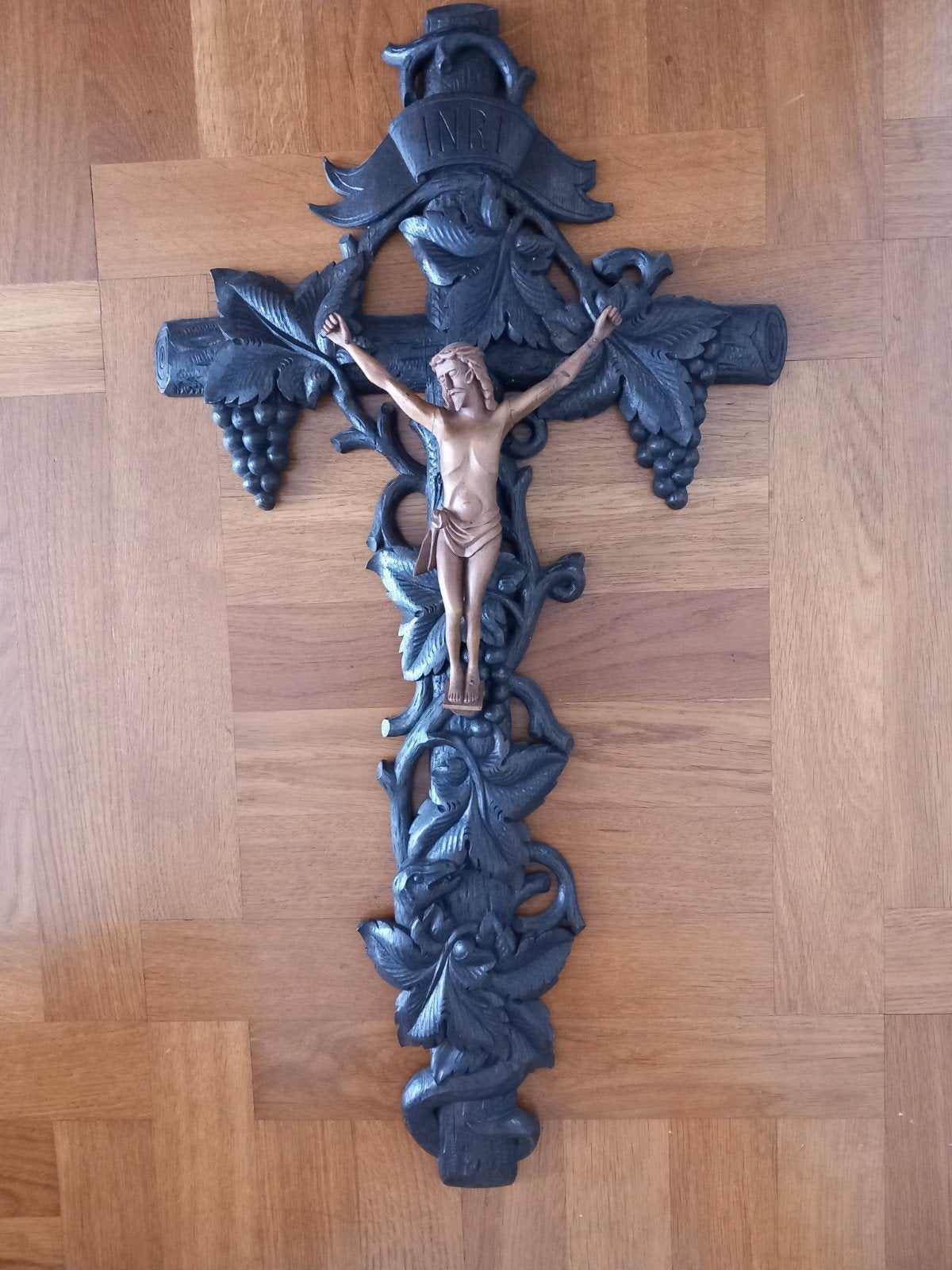 Houtsnijwerk kruisbeeld met houten corpus., Antiek en Kunst, Antiek | Religie, Ophalen of Verzenden