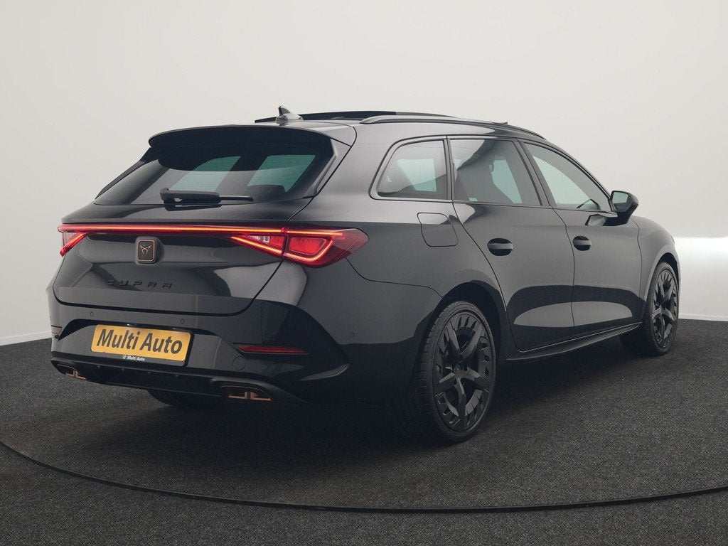 CUPRA Leon Sportstourer 1.4 e-Hybrid VZ Black Edition PHEV 2, Auto's, Cupra, 77 km/l, Gebruikt, Zwart, 4 cilinders