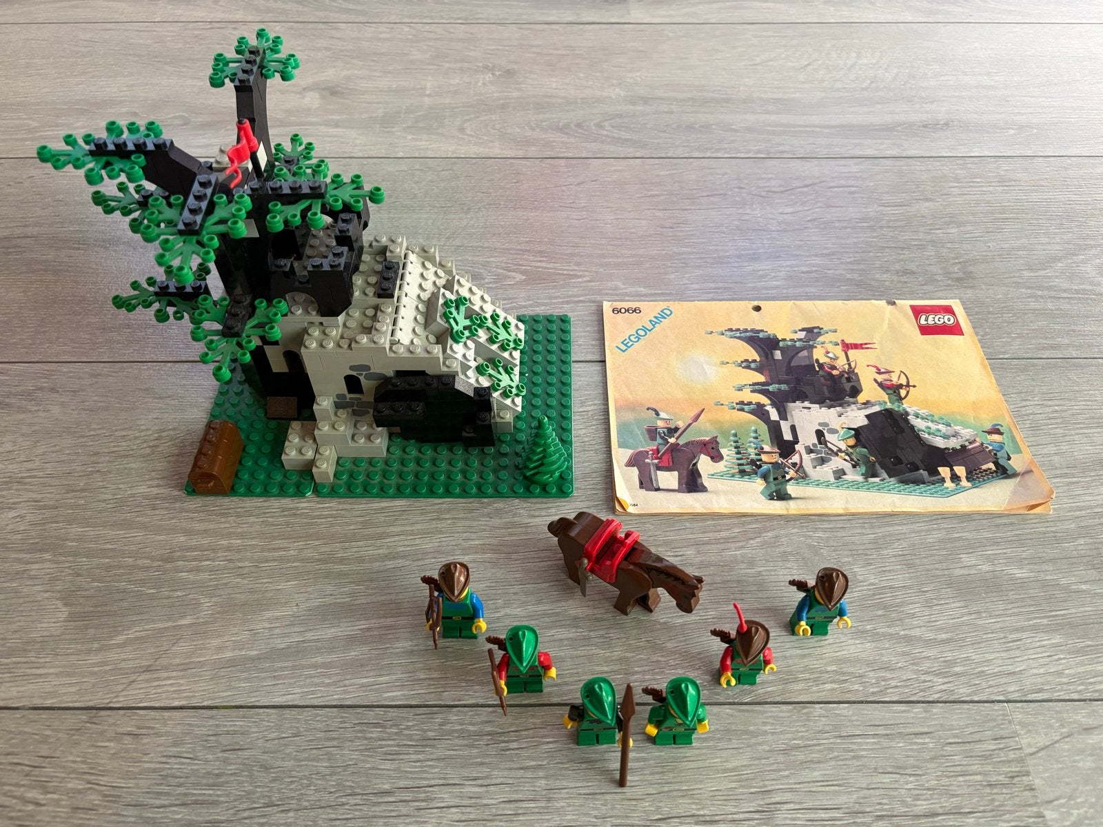 LEGO 6066 Camouflaged Outpost - Vintage Forestmen Set, Gebruikt, Lego, Ophalen of Verzenden, Castle