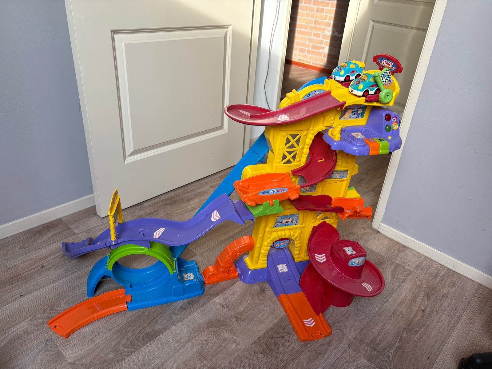 Toet toet auto’s hoge racebaan set, Kinderen en Baby's, Ophalen, Gebruikt, 2 tot 4 jaar