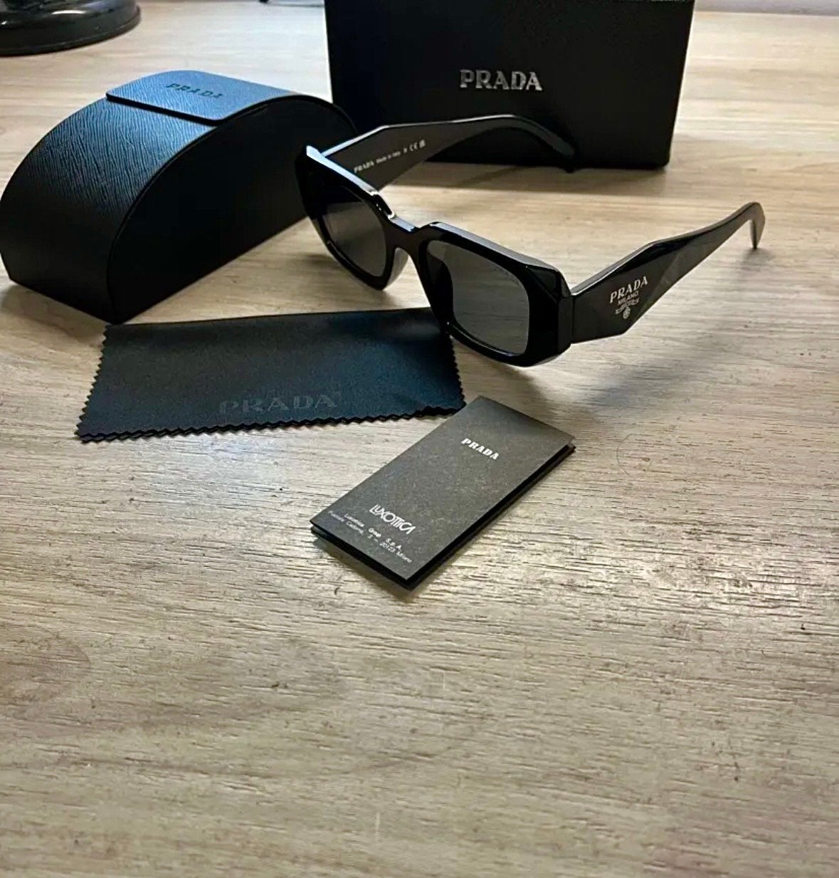 Prada Symbole zonnebril in het zwart, Sieraden, Tassen en Uiterlijk, Overige merken, Zonnebril, Zwart, Nieuw