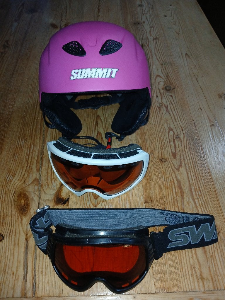 Mooi setje ski spullen van helm met bril tot jas en broek, Overige merken, 100 tot 140 cm, Ophalen of Verzenden, Zo goed als nieuw