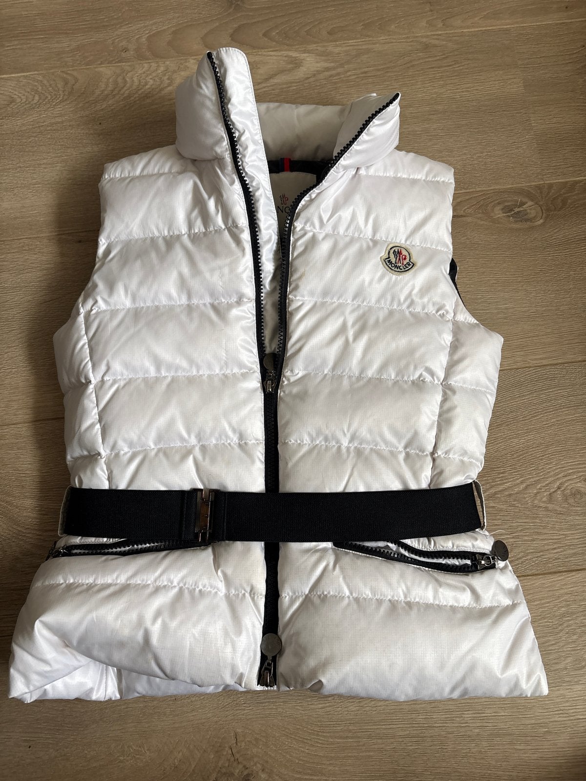Moncler bodywarmer wit met riem, Ophalen of Verzenden, Zo goed als nieuw, Maat 36 (S), Wit
