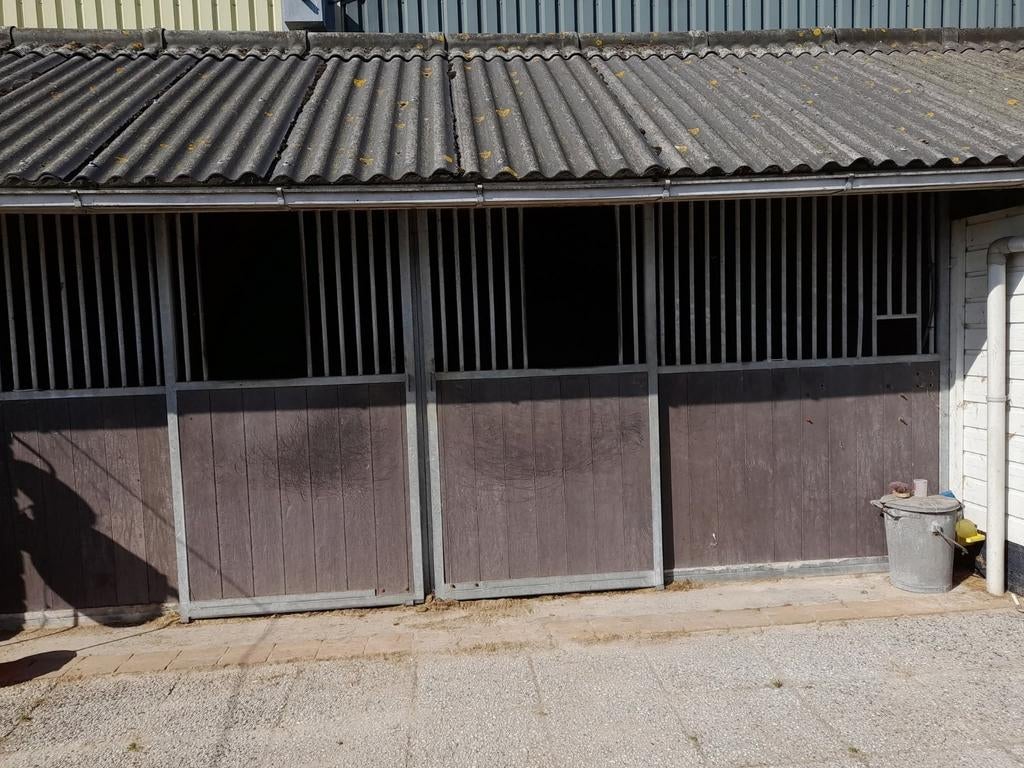 Plekje op privé stal Warmenhuizen, Dieren en Toebehoren