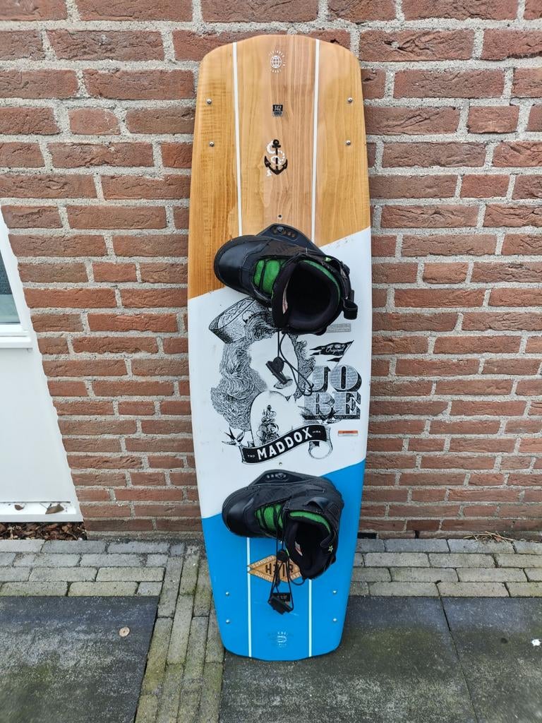 Wakeboard Jobe Maddox 142 met bindingen (schoenmaat 40-41), Ophalen, Gebruikt, Board en Schoenen