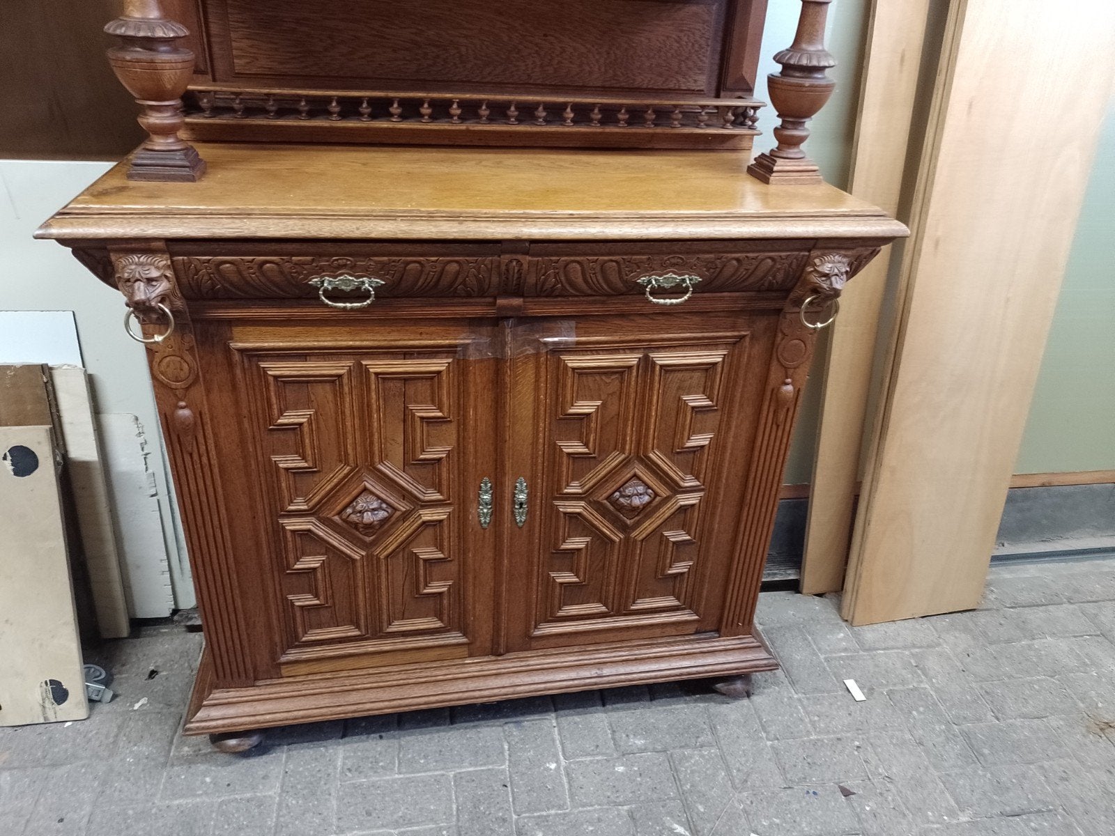 Antieke kast, Ophalen