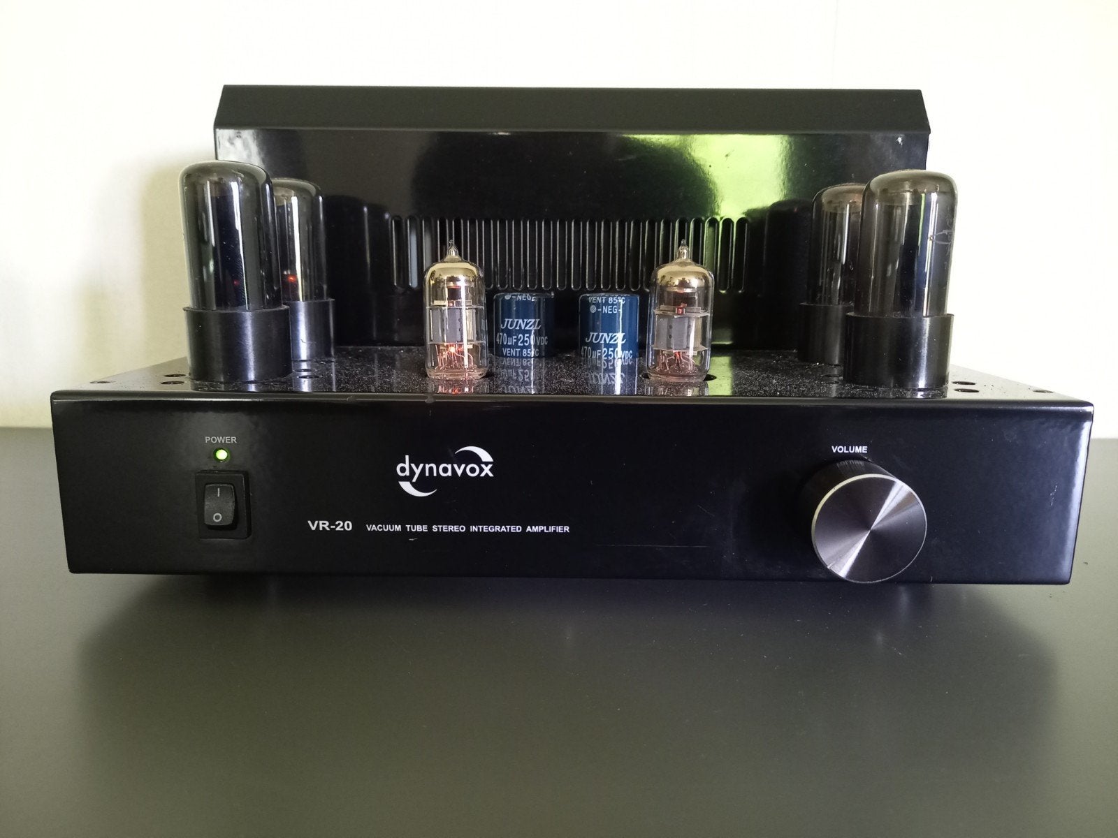 DYNAVOX VR-20 TUBE-AMPLIFIER / 4X 6P6P / 2 X 10 WATT 8 OHM, Audio, Tv en Foto, Buizenversterkers, Ophalen, Versterker
