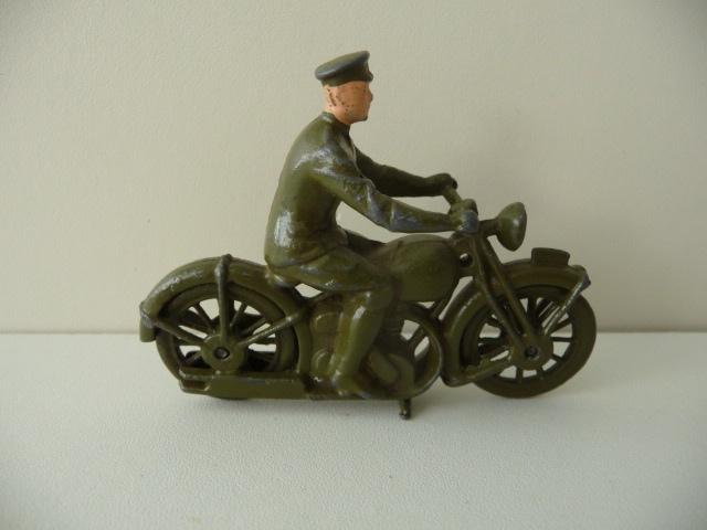 oude metalen MOTOR met BRITSCHE SOLDAAT - 50-er jaren, Antiek en Kunst, Ophalen of Verzenden