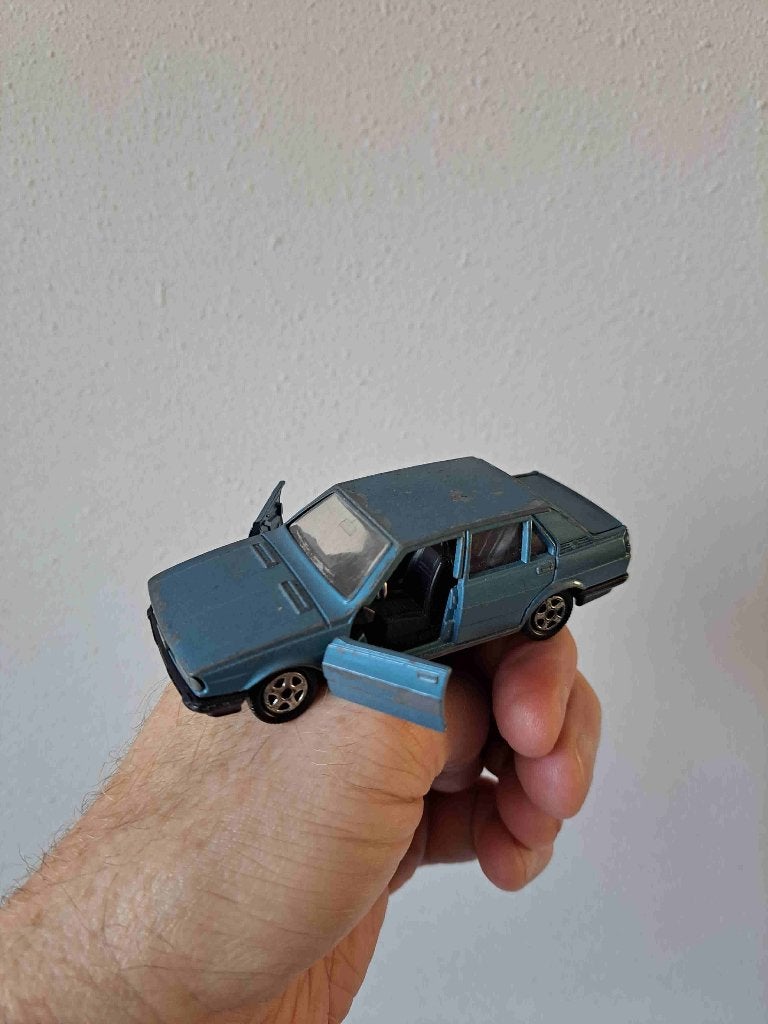 Alfa Romeo Giulietta 1985 Hot Wheels-Mattel 1:43, Ophalen of Verzenden, Gebruikt, Auto
