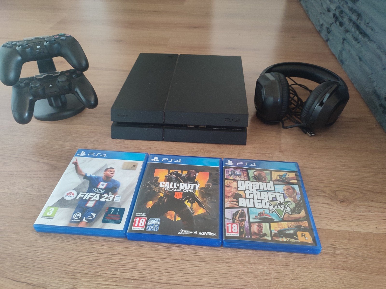 PlayStation 4 Slim, oplaadstation met 2 controllers en 3 gam, Verzenden, Met 2 controllers, Zo goed als nieuw, Original
