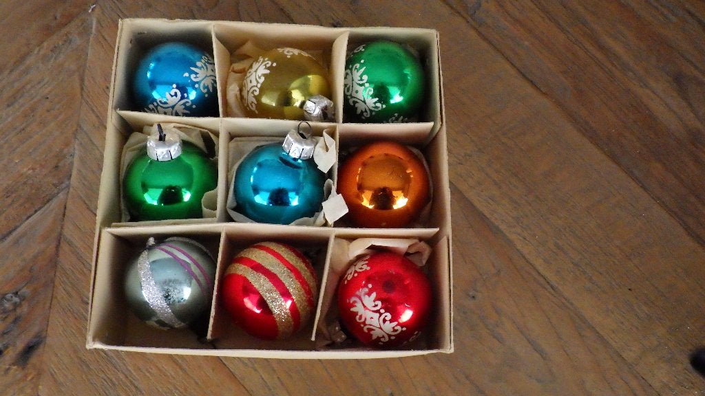 negen mooie oude kleurrijke kerstballen, Diversen, Kerst, Ophalen of Verzenden