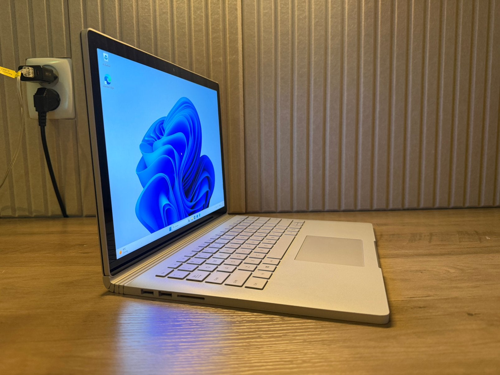 Microsoft Surface Book 2 i7 8GB RAM 256GB GTX 1050 (2-in-1), Computers en Software, 2 tot 3 Ghz, Qwerty, ., 8 GB