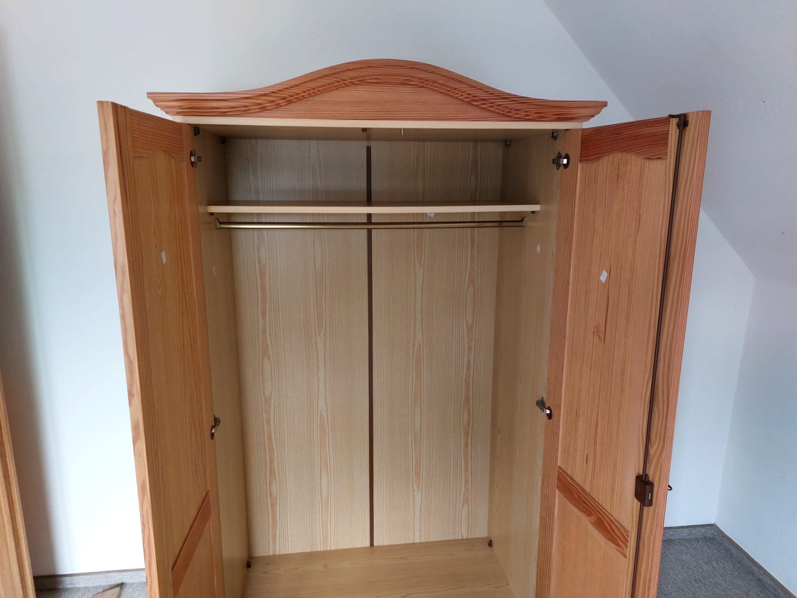 Vurenhouten hangkast, Ophalen, 50 tot 100 cm, Zo goed als nieuw, Minder dan 100 cm