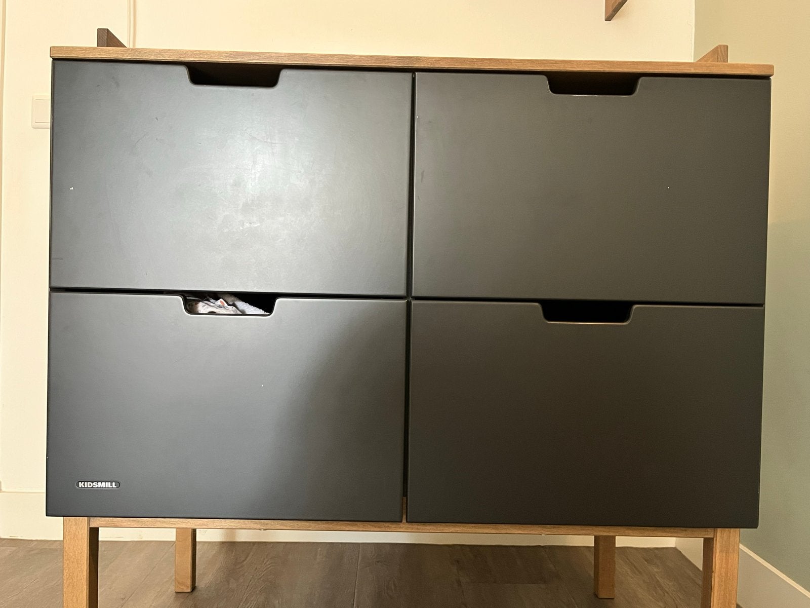 Foto 7 van Kidsmill Commode - Zwart met Houten Blad