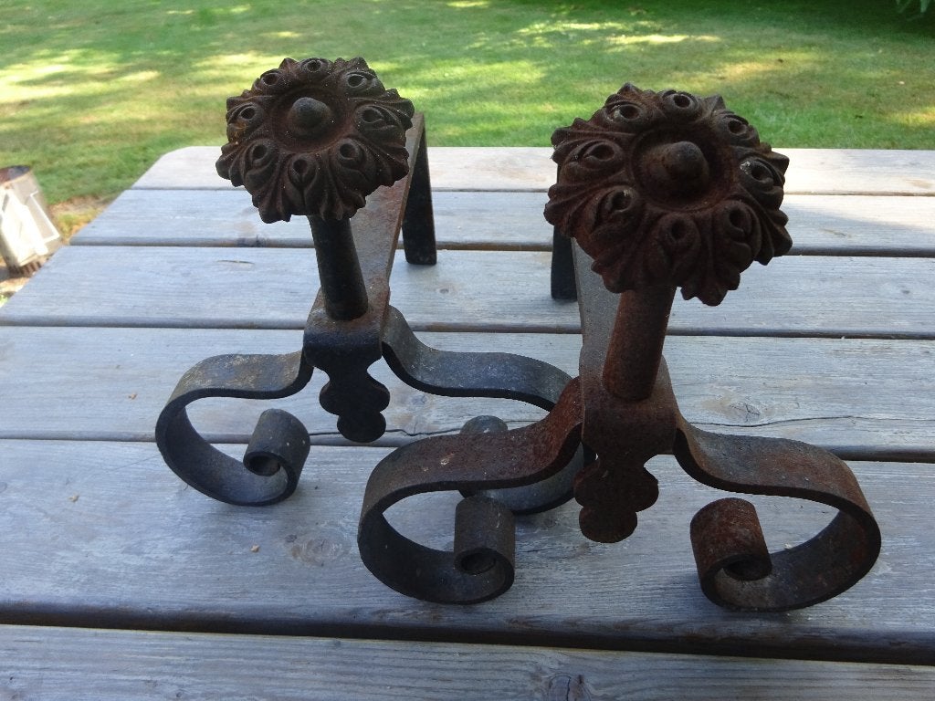 Twee smeedijzeren vuurbokken, Ophalen of Verzenden, Gebruikt, Vrijstaande haard, Houthaard