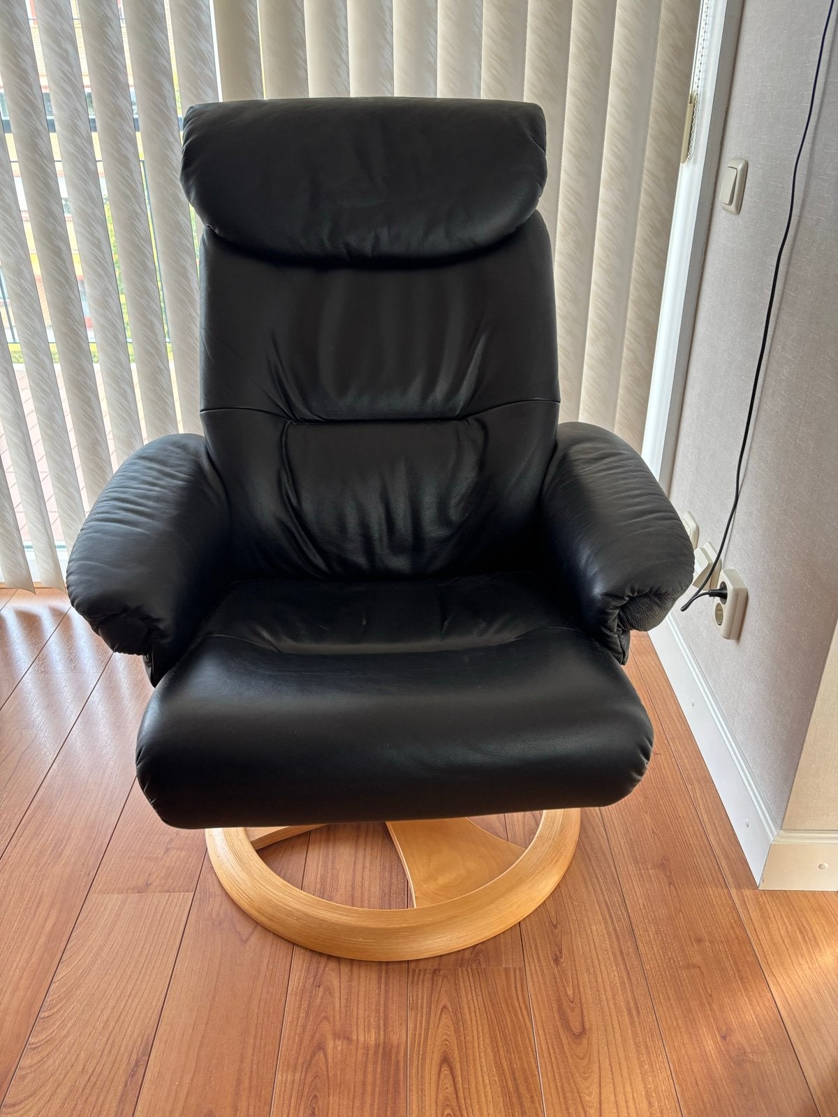 Zwarte Leren Relaxfauteuil met Verstelbare Rugleuning, Huis en Inrichting, Fauteuils, Ophalen, Gebruikt, Leer, 75 tot 100 cm