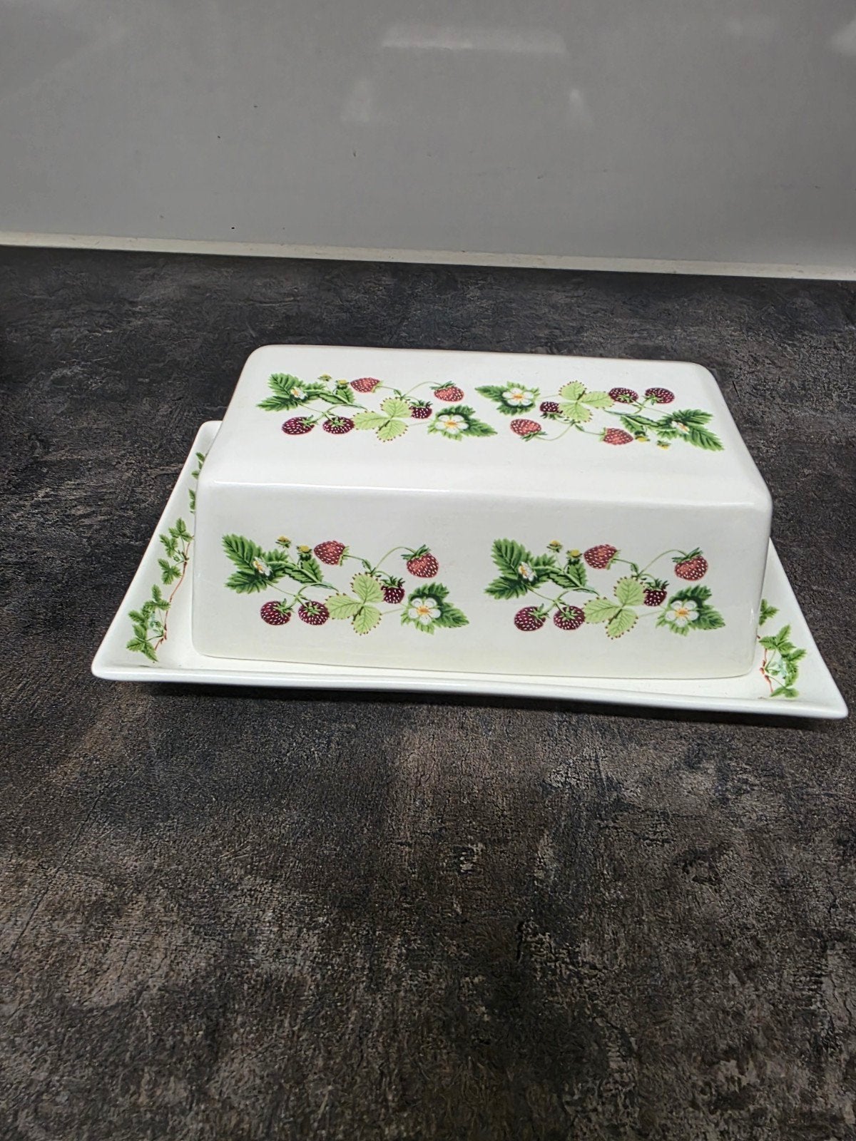 Portmeirion Summer Strawberries

Botervloot, Overige typen, Ophalen of Verzenden, Zo goed als nieuw, Overige stijlen