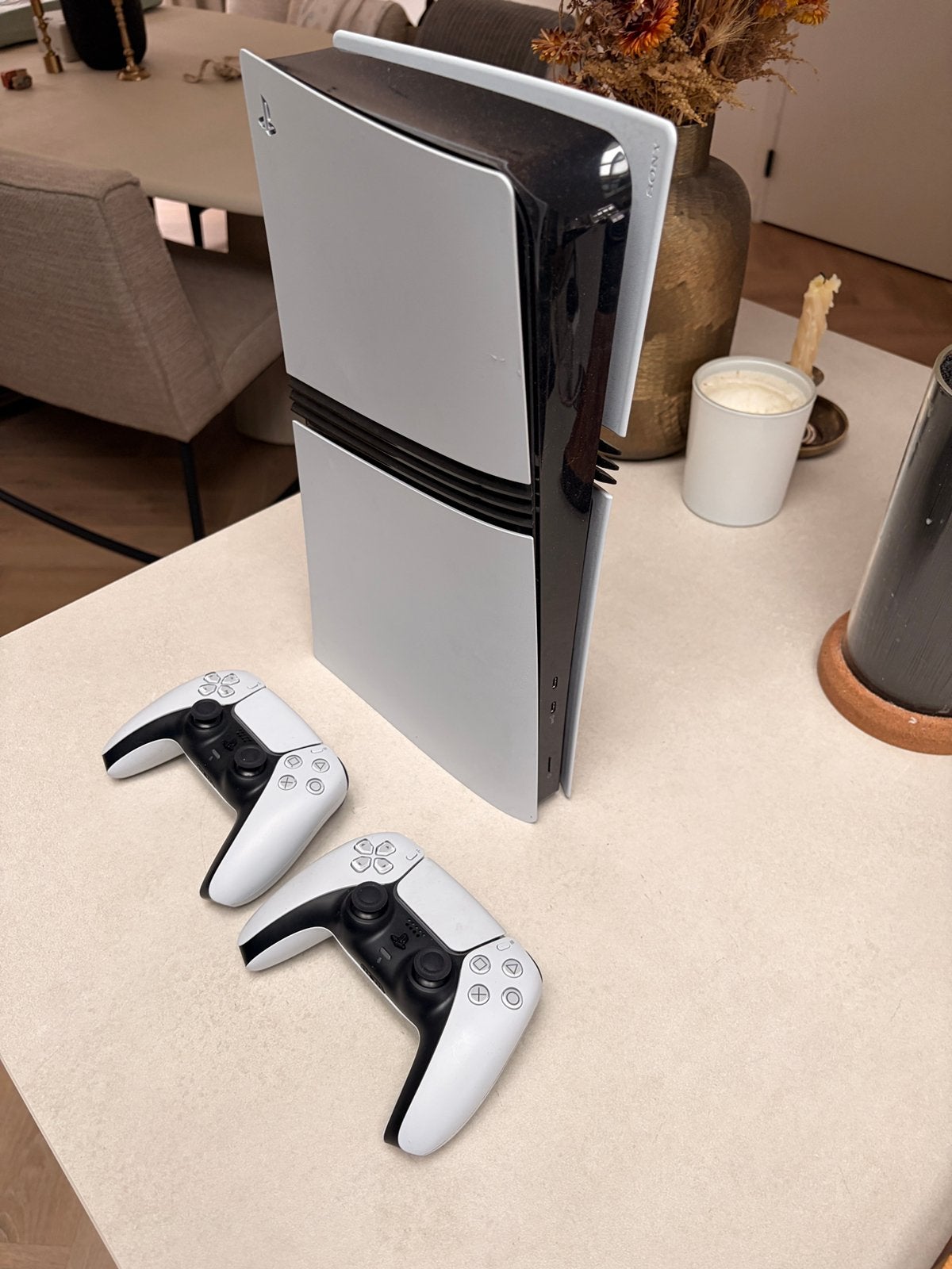 Playstation Pro Digital 2TB + 2 controllers, Spelcomputers en Games, Spelcomputers | Sony PlayStation 5, Ophalen of Verzenden