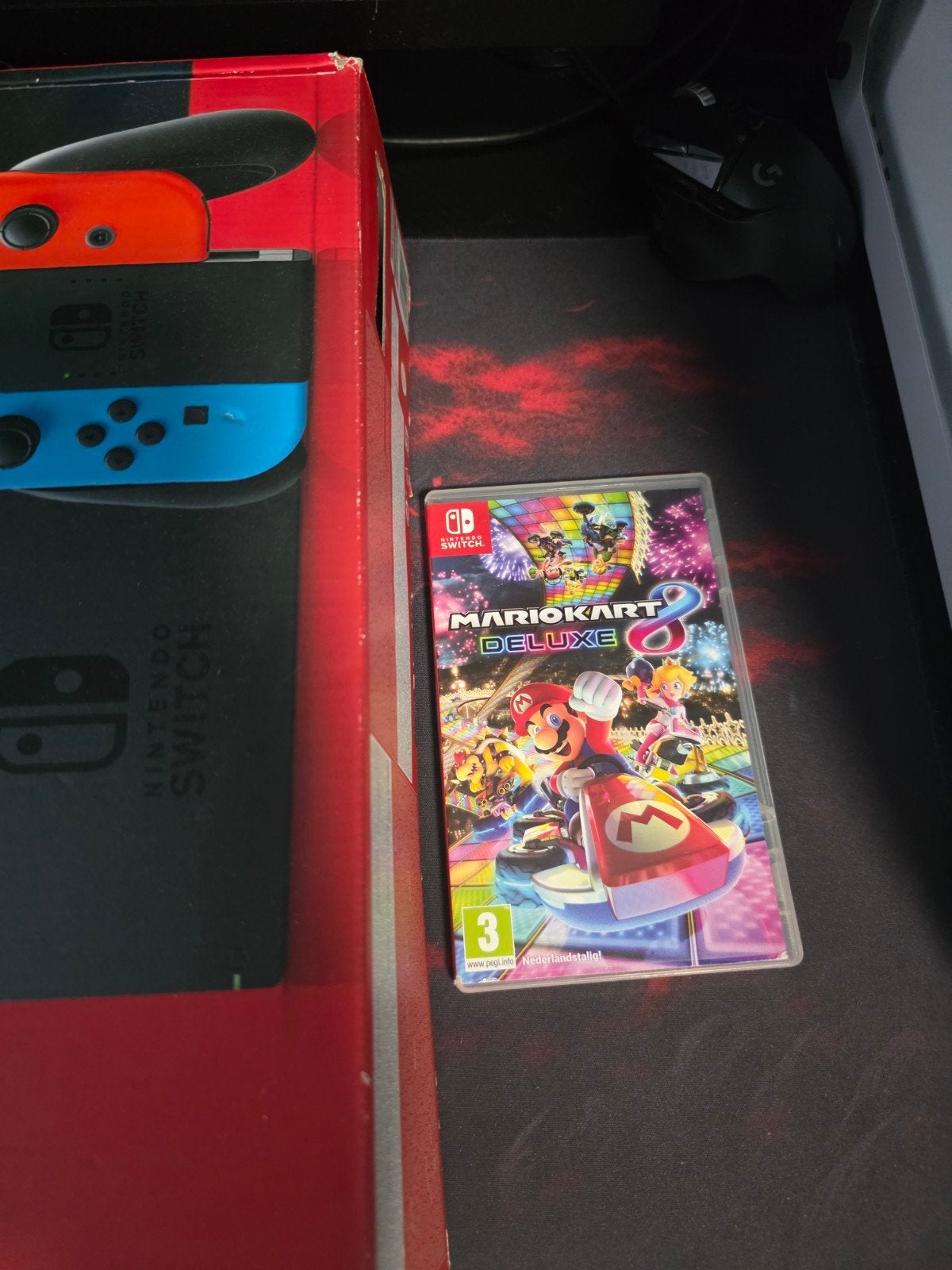 Foto 2 van Nintendo Switch (2019 Upgrade) met 3 games en extra's