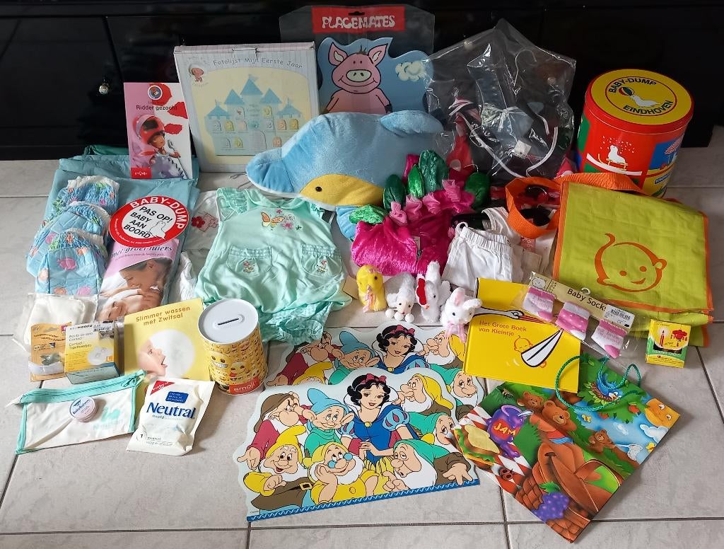 Babypakket 2 - kleding, knuffel, lijst en meer, Ophalen, Zo goed als nieuw